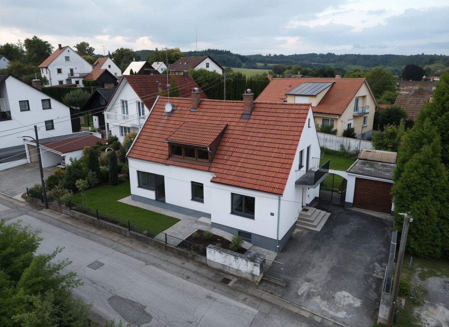 Immobilie in Pöttmes - Charmantes Zweifamilienhaus mit großem Garten und viel Potenzial in Pöttmes - Bild 4