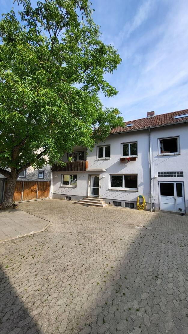 Haus zur Miete 1.600 € 9 Zimmer 220 m² 870 m² Grundstück frei ab 01.07.2025 Uengershausen 97234