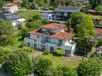 Villa zum Kauf 1.085.000 € 10 Zimmer 291 m² 1.553 m² Grundstück Badenweiler Badenweiler 79410
