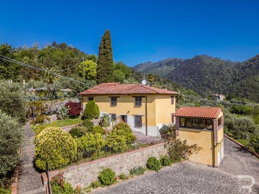 Bauernhaus zum Kauf 390.000 € 3 Zimmer 190 m² 12.000 m² Grundstück frei ab sofort Pescia 51017