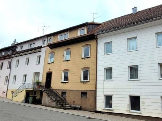 Reihenmittelhaus zum Kauf 85.000 € 7 Zimmer 191 m² 100 m² Grundstück Stadtgebiet Vöhrenbach 78147