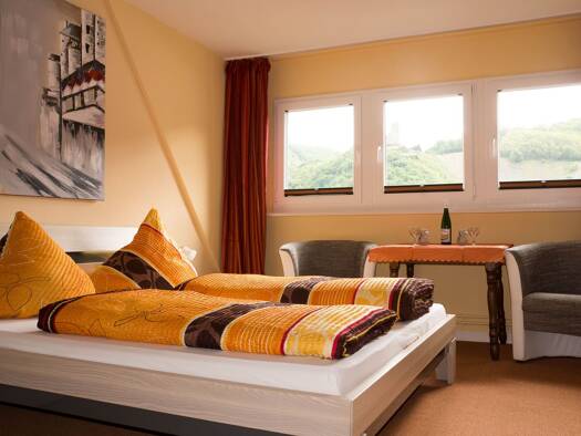 Hotel zum Kauf als Kapitalanlage geeignet 1.300.000 € 14 Zimmer 60 m² 619 m² Grundstück Kues Bernkastel-Kues 54470