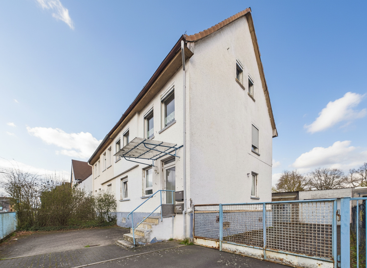 Immobilie in Gießen - Großzügiges Wohnhaus mit Einliegerwohnung und Garten in zentraler Lage von Kleinlinden - Bild 1