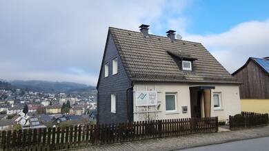 Einfamilienhaus zum Kauf 227.000 € 6 Zimmer 107 m² 1.061 m² Grundstück Neuenrade Neuenrade 58809