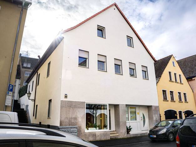 Mehrfamilienhaus zum Kauf 549.000 € 9 Zimmer 330 m² 310 m² Grundstück frei ab 01.10.2025 Kitzingen 97318