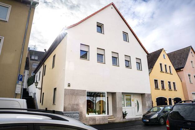 Mehrfamilienhaus zum Kauf 549.000 € 9 Zimmer 330 m² 310 m² Grundstück frei ab 01.10.2025 Kitzingen Kitzingen 97318