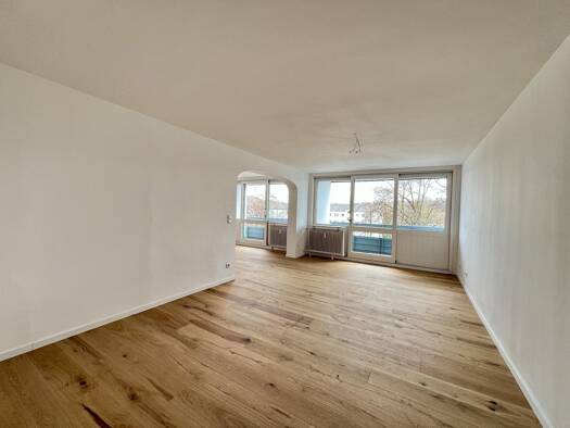 Wohnung zur Miete 1.300 € 3 Zimmer 83 m² Geschoss 5/8 frei ab sofort West Landshut 84034