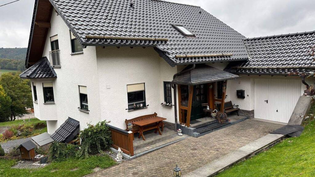 Einfamilienhaus zum Kauf 435.000 € 7 Zimmer 225 m² 1.800 m² Grundstück frei ab sofort Honerath 53518