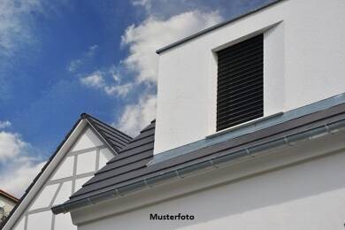 Mehrfamilienhaus zur Zwangsversteigerung 852.000 € 6 Zimmer 213 m² 2.056 m² Grundstück Hetzles Hetzles 91077