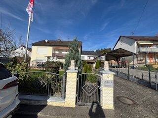 Immobilie in Zusmarshausen - Geräumiges Familienhaus mit Balkon und Terrasse in Zusmarshausen - Bild 2