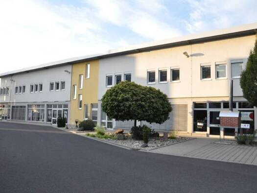Bürogebäude zum Kauf provisionsfrei als Kapitalanlage geeignet 2.039 m² 4.500 m² Grundstück Am Pfaffenpfad 1 Schnackenwerth Werneck 97440