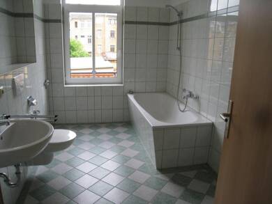 Wohnung zum Kauf 57.000 € 4 Zimmer 95,3 m² Haselbrunn Plauen 08525