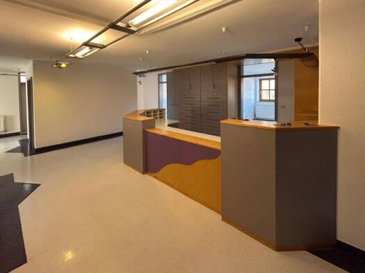 Bürofläche zur Miete 1.495 € 9 Zimmer 169 m² Bürofläche Nittendorf 93152