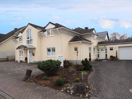 Mehrfamilienhaus zum Kauf 649.000 € 11 Zimmer 284 m² 715 m² Grundstück frei ab 01.10.2026 Helferskirchen 56244