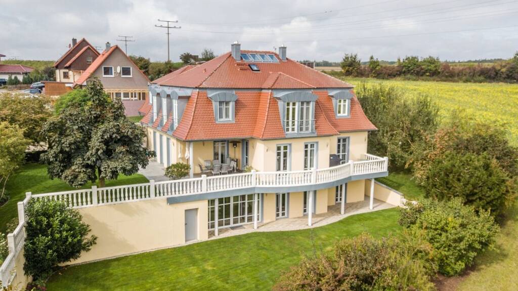 Haus zum Kauf 1.425.000 € 11 Zimmer 450 m² 1.236 m² Grundstück Nürnberger Strasse 68 Wassertrüdingen 91717