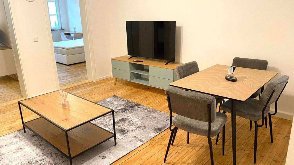 Studio zur Miete - Erstbezug 2.400 € 3 Zimmer 90 m² frei ab sofort Innenstadt Erlangen 91054