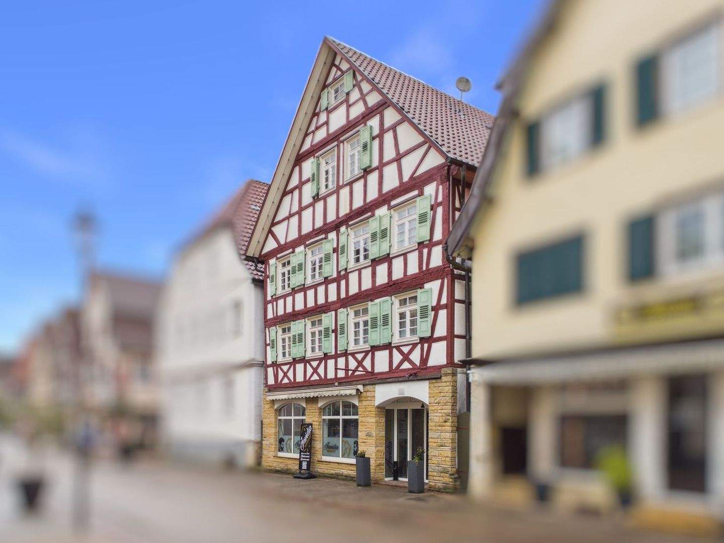 Immobilie in Murrhardt - Kapitalanlage: Mehrfamilienhaus mit Gewerbeeinheit, attraktive Rendite. Das Schmuckstück in Murrhardt - Bild 0