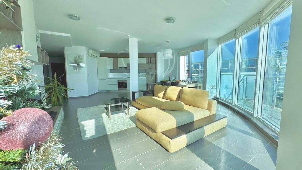 Studio zum Kauf provisionsfrei 300.000 € 4 Zimmer 236,8 m² 3. Geschoss Sarafovo 8150