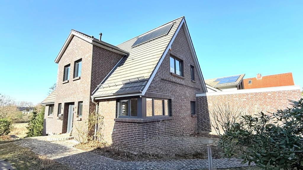 Einfamilienhaus zum Kauf 960.000 € 7 Zimmer 250 m² 1.363 m² Grundstück Bad Schwartau 23611