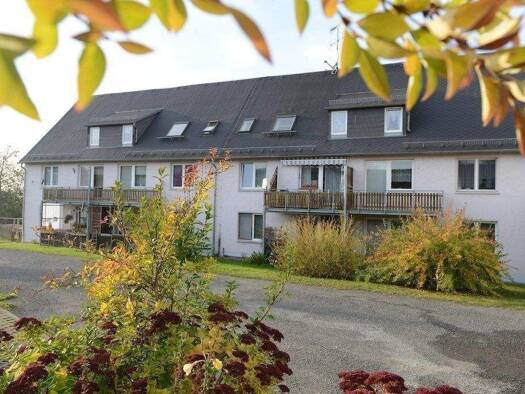Mehrfamilienhaus zum Kauf 298.900 € 33 Zimmer 664 m² 1.316 m² Grundstück Hauptstraße 11 Pöhl 08543