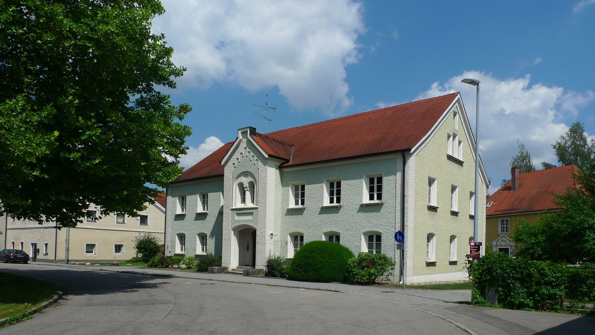 Einfamilienhaus zum Kauf 849.000 € 17 Zimmer 460 m²<br/>Wohnfläche 590 m²<br/>Grundstück Rotthalmünster Rotthalmünster 94094