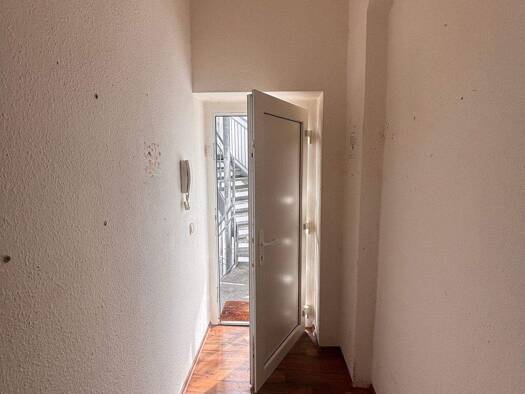 Wohnung zur Miete 379 € 2 Zimmer 88,9 m² Geschoss 2/4 frei ab sofort Pausaer Straße 80 Haselbrunn Plauen 08525