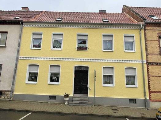 Reihenmittelhaus zum Kauf 147.000 € 6 Zimmer 145 m² 296 m² Grundstück Aschersleben Aschersleben 06449