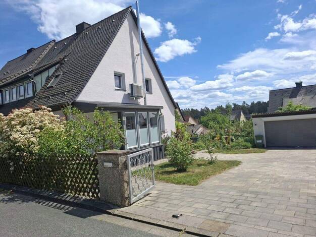 Doppelhaushälfte zum Kauf provisionsfrei 550.000 € 5 Zimmer 120 m² 558 m² Grundstück Heroldsberg 90562