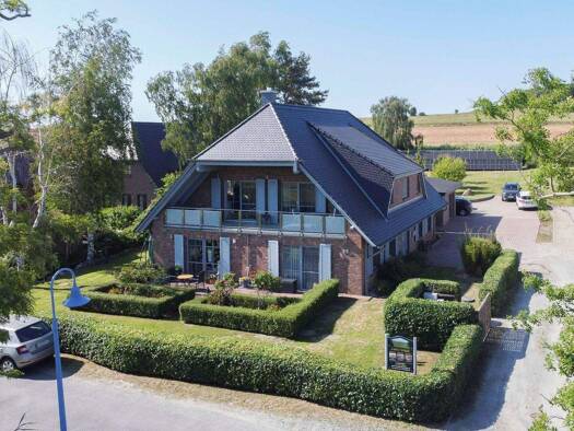 Mehrfamilienhaus zum Kauf als Kapitalanlage geeignet 1.899.000 € 8 Zimmer 305 m² 1.812,3 m² Grundstück Lancken-Granitz Mönchgut 18586