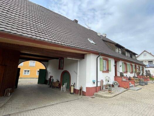 Mehrfamilienhaus zum Kauf 559.000 € 8 Zimmer 346 m² 1.308 m² Grundstück Dottingen Ballrechten-Dottingen 79282