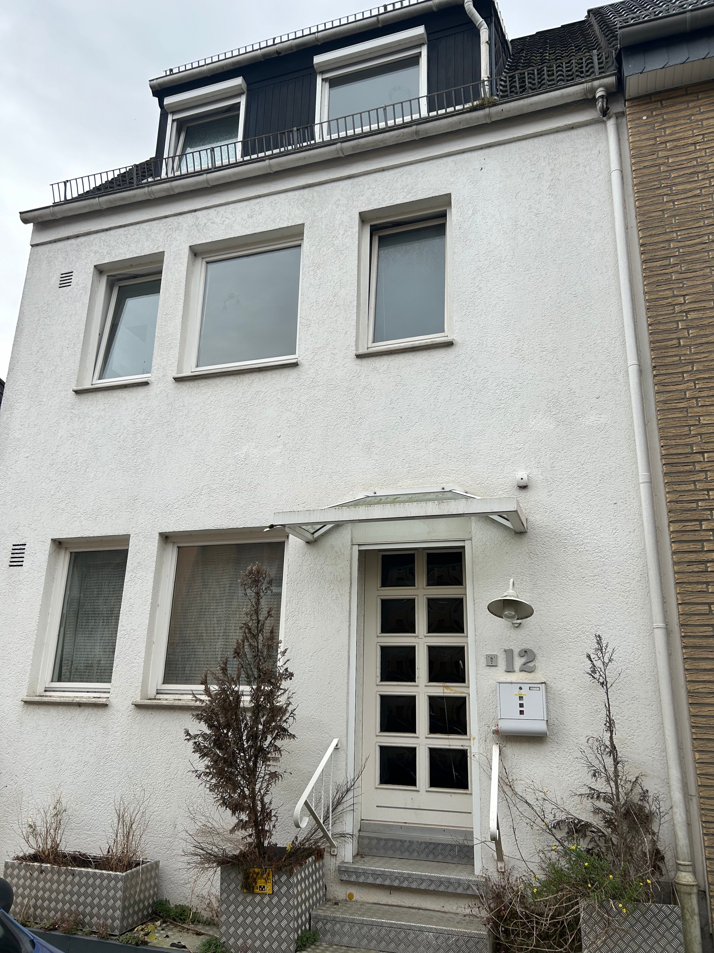 Mehrfamilienhaus zum Kauf als Kapitalanlage geeignet 295.000 € 4 Zimmer 101 m²<br/>Wohnfläche 120 m²<br/>Grundstück Roberstr. Hemelingen Bremen 28309