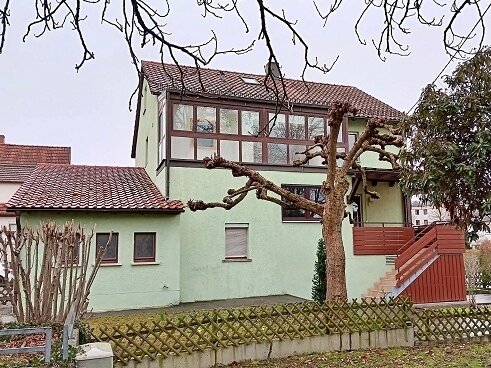 Mehrfamilienhaus zum Kauf 549.000 € 7,5 Zimmer 209 m²<br/>Wohnfläche 399 m²<br/>Grundstück Beutelsbach Weinstadt 71384