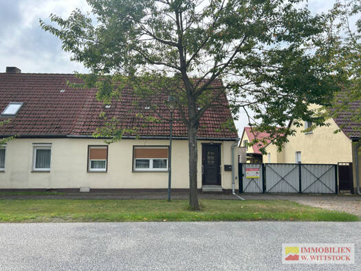 Doppelhaushälfte zum Kauf 85.000 € 3 Zimmer 82 m² 2.660 m² Grundstück Zernitz 16845