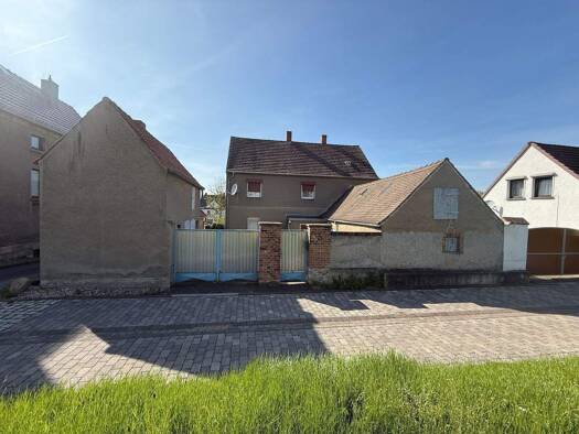 Haus zum Kauf 75.000 € 7 Zimmer 125 m² 740 m² Grundstück frei ab sofort Kleinkorbethaer Straße 11 Kleinkorbetha Weißenfels 06688