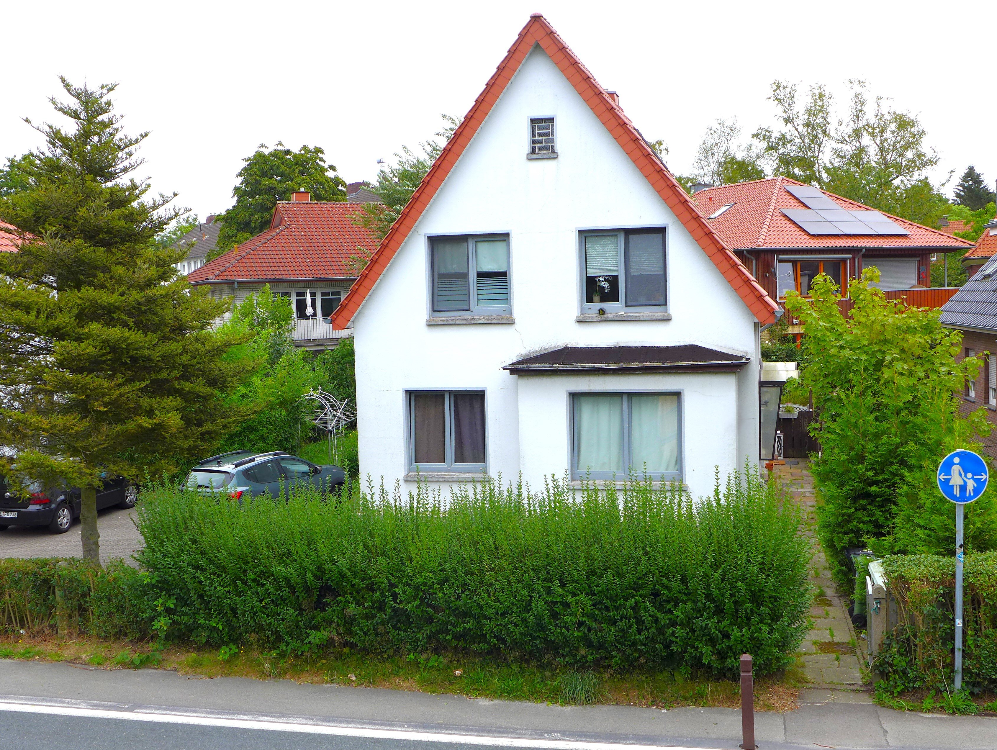 Mehrfamilienhaus zum Kauf 298.500 € 6 Zimmer 125 m²<br/>Wohnfläche 407 m²<br/>Grundstück Breslauer Straße Oldenburg 26135