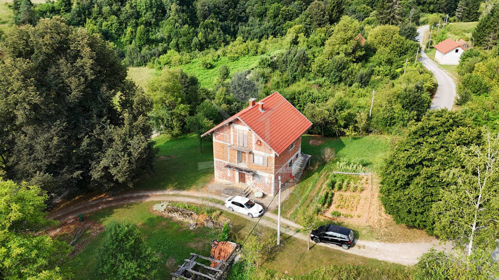 Mehrfamilienhaus zum Kauf 85.000 € 6 Zimmer 216 m² 35.457 m² Grundstück Slunj 47240