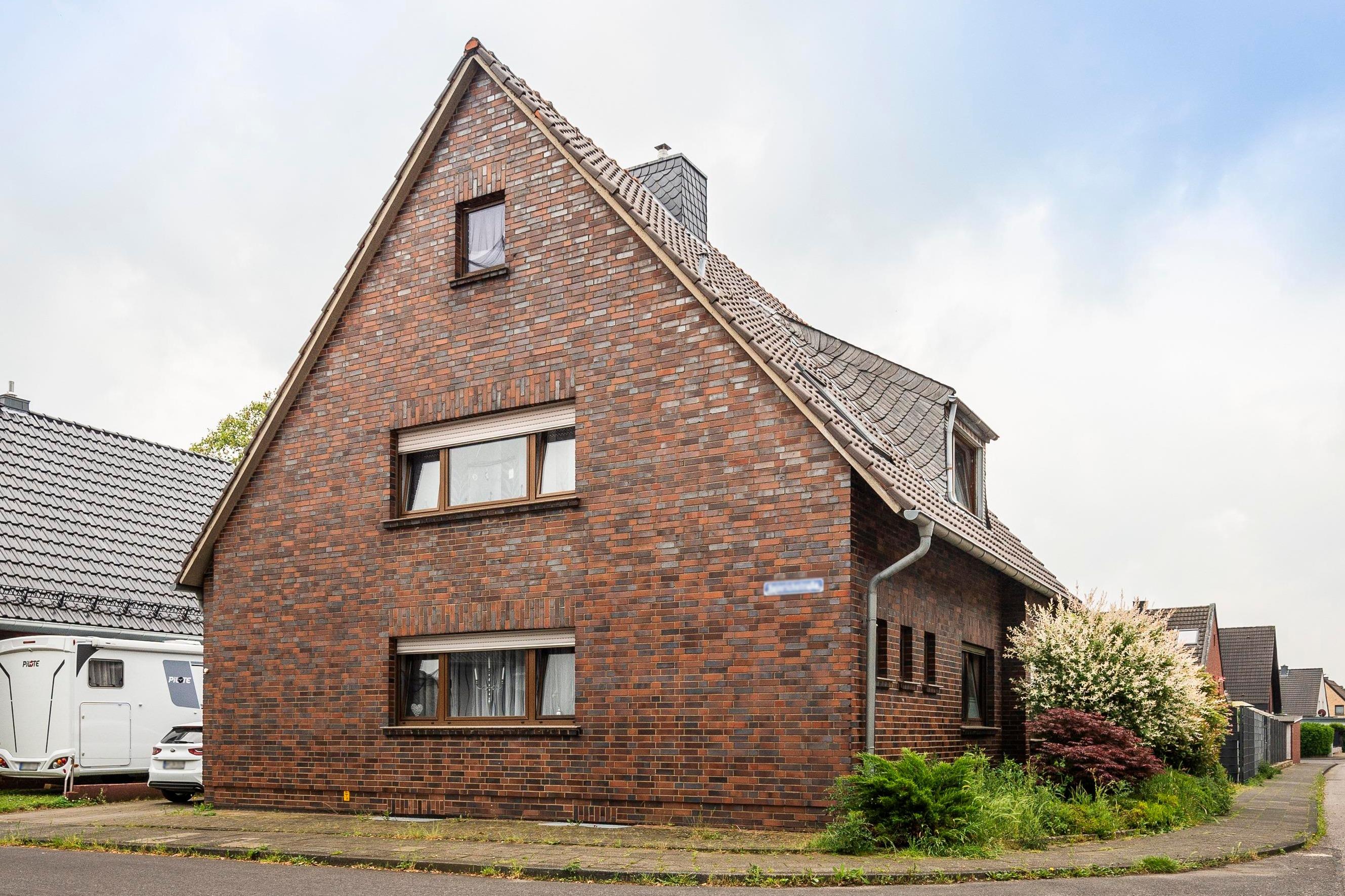 Mehrfamilienhaus zum Kauf 379.000 € 6 Zimmer 159 m²<br/>Wohnfläche 603 m²<br/>Grundstück Kaster Bedburg 50181