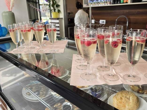 Bar/Café zur Miete 2.247 € 140 m² Gastrofläche Hellersdorf Berlin 12629