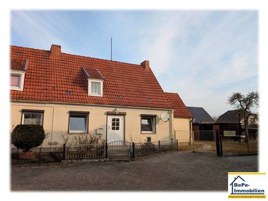 Doppelhaushälfte zum Kauf 60.000 € 4 Zimmer 80 m² 804 m² Grundstück frei ab sofort 2. Siedlungsweg 19 Strasburg Strasburg (Uckermark) 17335