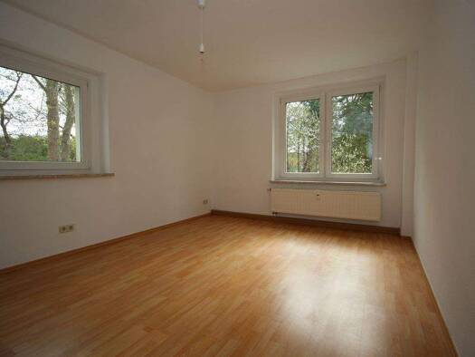 Wohnung zur Miete 381 € 3 Zimmer 63,6 m² 1. Geschoss frei ab sofort Ferdinand-Sommer-Straße 9 Pöhl 08543