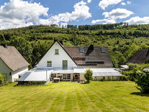 Mehrfamilienhaus zum Kauf 375.000 € 8 Zimmer 229 m² 1.078 m² Grundstück Brilon-Wald 59929