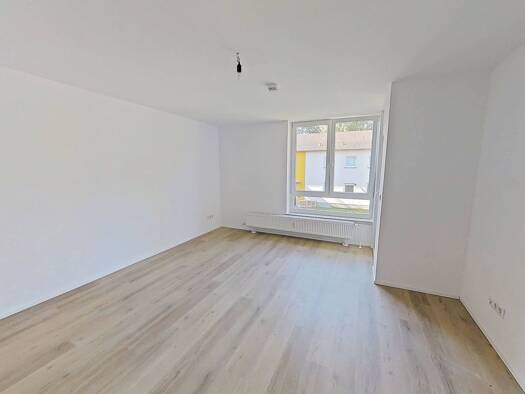 Wohnung zur Miete 590 € 3 Zimmer 67,9 m² 1. Geschoss frei ab 01.08.2026 Am Hohen Kreuz 8 Roding 93426