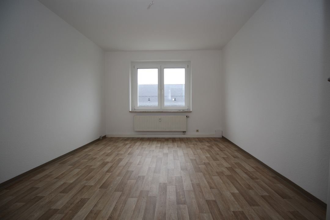 Wohnung zur Miete 365 € 4 Zimmer 67,6 m²<br/>Wohnfläche 2.<br/>Geschoss ab sofort<br/>Verfügbarkeit Bahnhofstraße 13 Reuth Reuth 08538