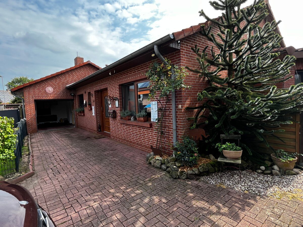 Bungalow zum Kauf 295.000 € 3 Zimmer 130 m²<br/>Wohnfläche 446 m²<br/>Grundstück Scharrel Saterland 26683