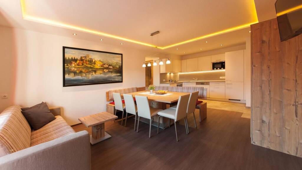 Hotel zum Kauf 8 Zimmer 30 Betten 706 m² Grundstück Ladis 6532