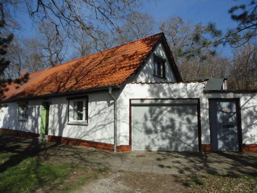 Doppelhaushälfte zum Kauf 59.000 € 4 Zimmer 100 m² 300 m² Grundstück Giersleben 06449