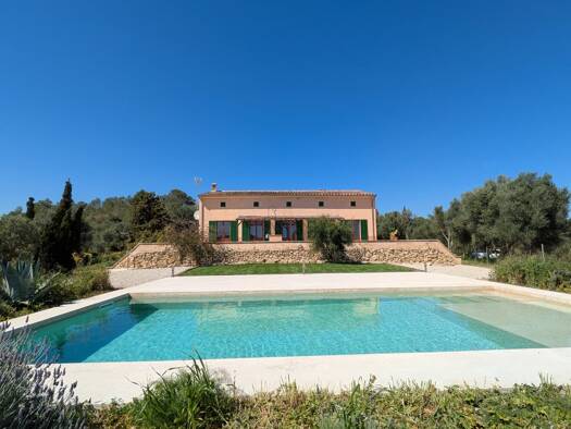 Landhaus zur Miete 2.900 € 4 Zimmer 206 m² 14.380 m² Grundstück Sineu 07510