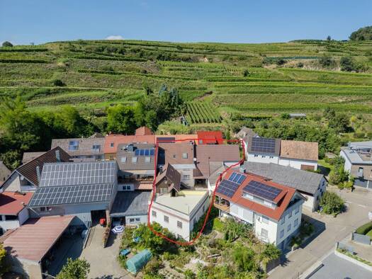 Mehrfamilienhaus zum Kauf 345.000 € 10 Zimmer 240,7 m² 420 m² Grundstück Schloßbergstraße 64 Achkarren Vogtsburg im Kaiserstuhl 79235