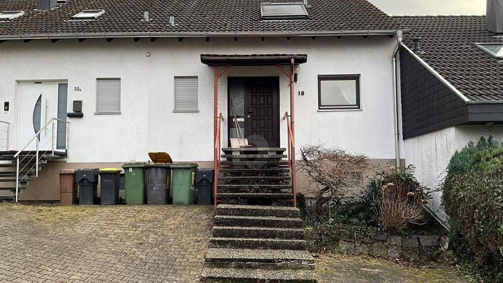 Reihenmittelhaus zum Kauf 309.000 € 6 Zimmer 136 m² 374 m² Grundstück Scheuern Gernsbach 76593