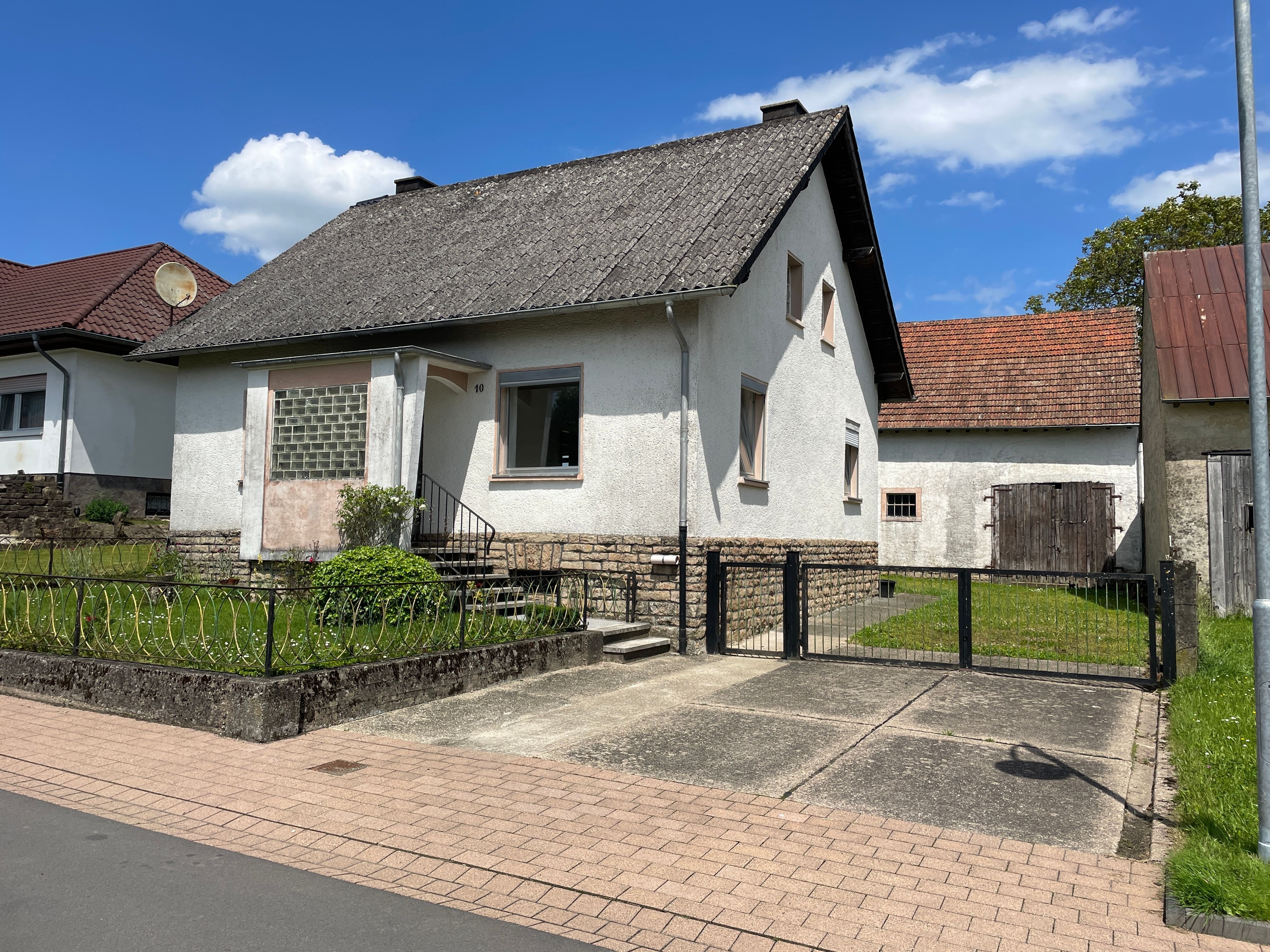 Einfamilienhaus zum Kauf 89.000 € 5 Zimmer 120 m²<br/>Wohnfläche 882 m²<br/>Grundstück ab sofort<br/>Verfügbarkeit Bettingen Bettingen 54646